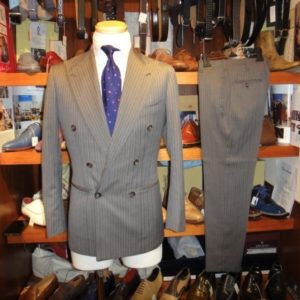 【ダルクオーレ DALCUORE napoli】美麗ストライプ柄 ダブルスーツ 42 グレージュ色