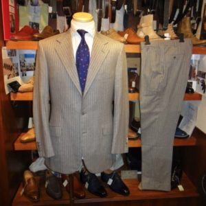 【ブリオーニ Brioni】秋冬向けウール ストライプ柄 グレースーツ 48～50 グレージュ色