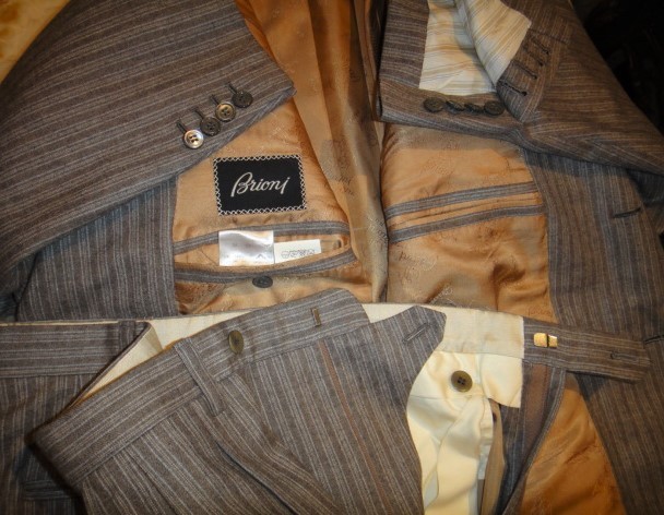 ブリオーニ Brioni】秋冬向け ストライプ柄ライトグレースーツ 50 