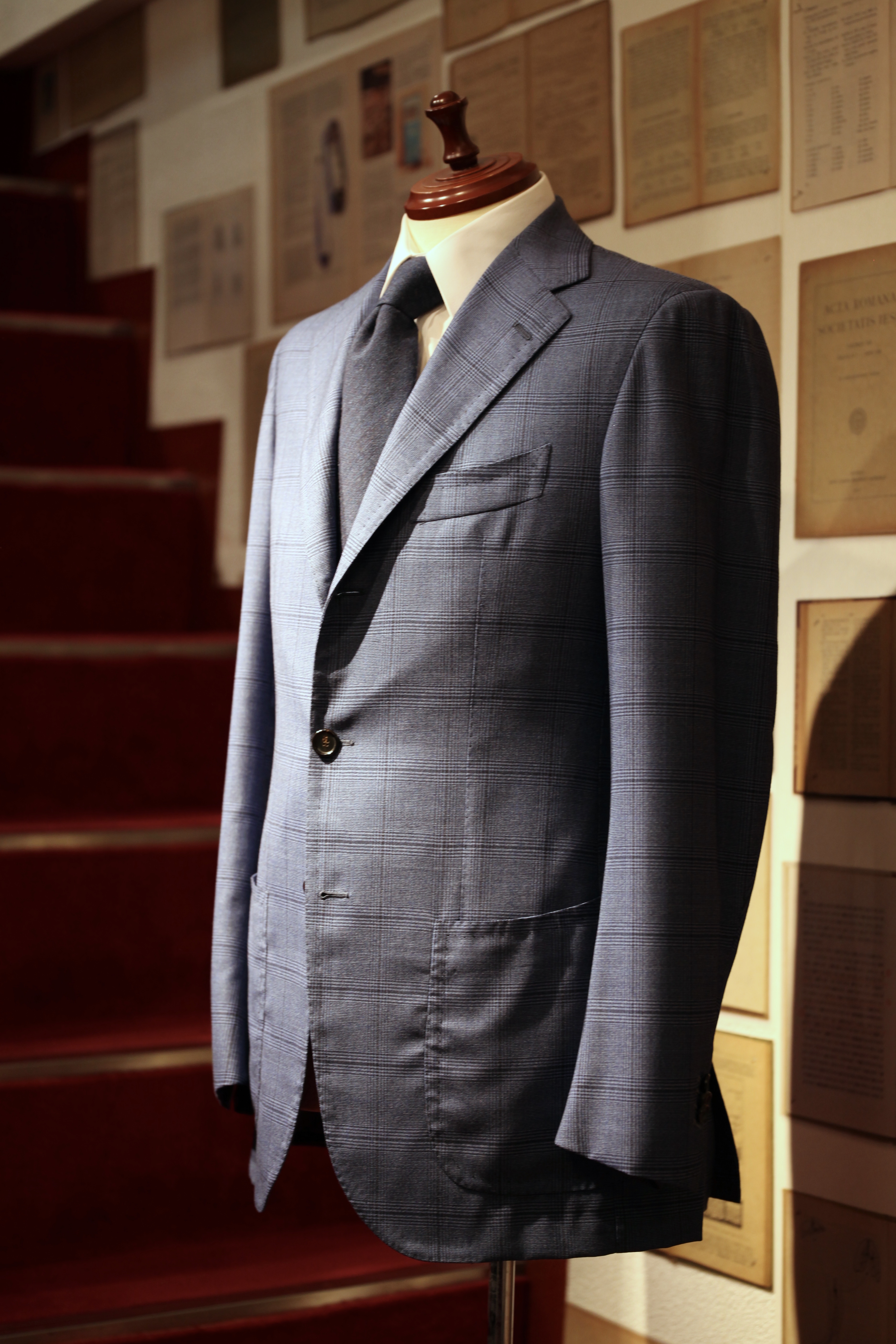 ウクライナ緊迫で サルトリアアットリーニsartoria attolini カシミア