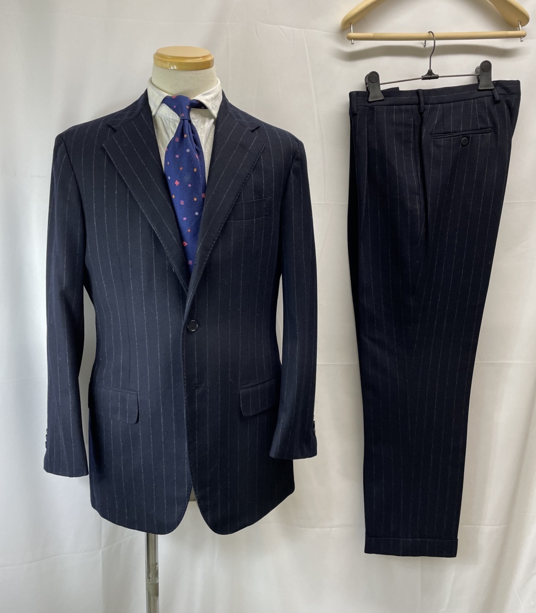 サルトリオ sartorio】秋冬 フラノウール ストライプ柄ネイビースーツ 