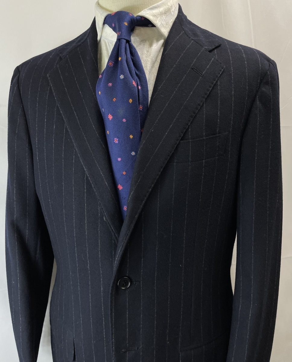 サルトリオ sartorio】秋冬 フラノウール ストライプ柄ネイビースーツ 