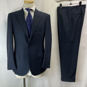 Brioni ブリオーニ】春夏向けウール 定番ストライプ柄ネイビースーツ 