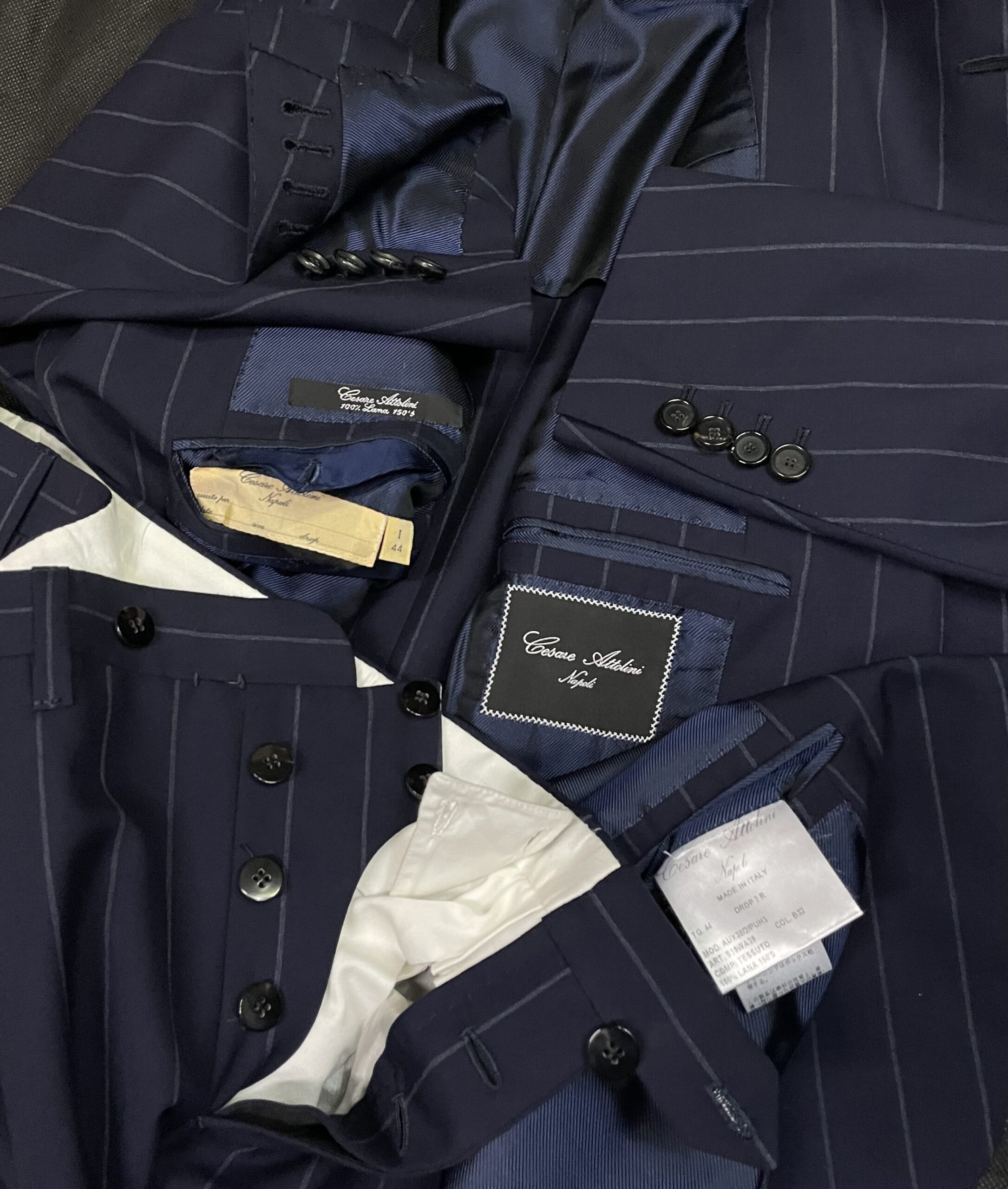 アットリーニ 未使用 オールシーズンクラシカルネイビーストライプスーツ 50 Cesare Attolini アットリーニ】最高峰ナポリ仕立て 春夏向け