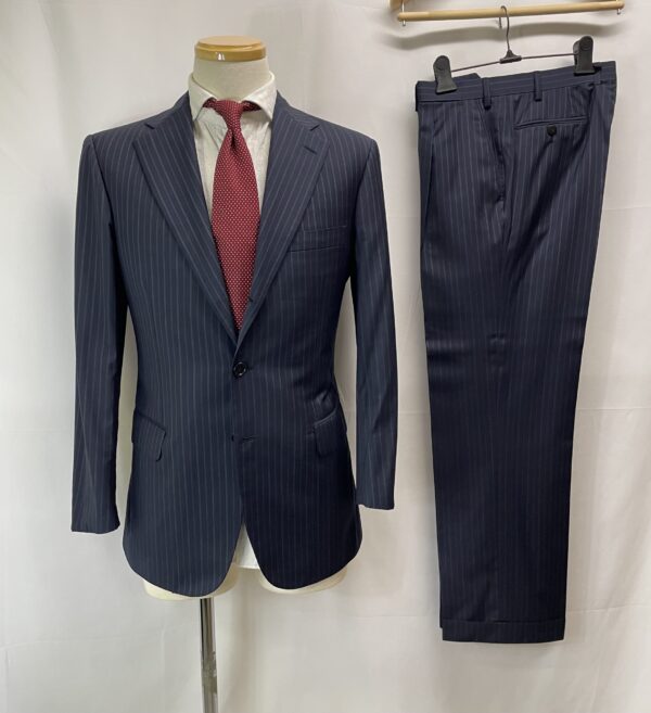 【Brioni ブリオーニ】春夏向けウール 定番ストライプ柄ネイビースーツ PARLAMENTO 46位(48) 濃紺色