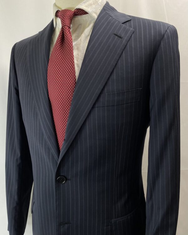 【Brioni ブリオーニ】春夏向けウール 定番ストライプ柄ネイビースーツ PARLAMENTO 46位(48) 濃紺色 - 画像 (2)