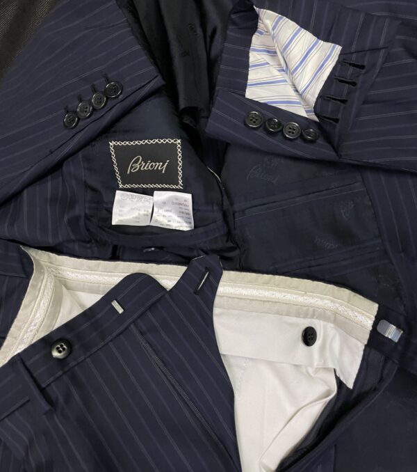 【Brioni ブリオーニ】春夏向けウール 定番ストライプ柄ネイビースーツ PARLAMENTO 46位(48) 濃紺色 - 画像 (5)