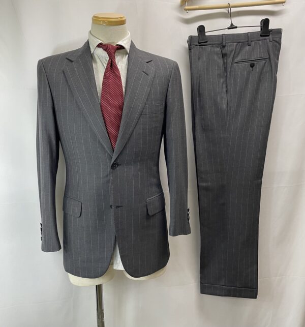 【Brioni ブリオーニ】合い物150sウール 定番ストライプ柄ミディアムグレースーツ NOMENTANO 44～46