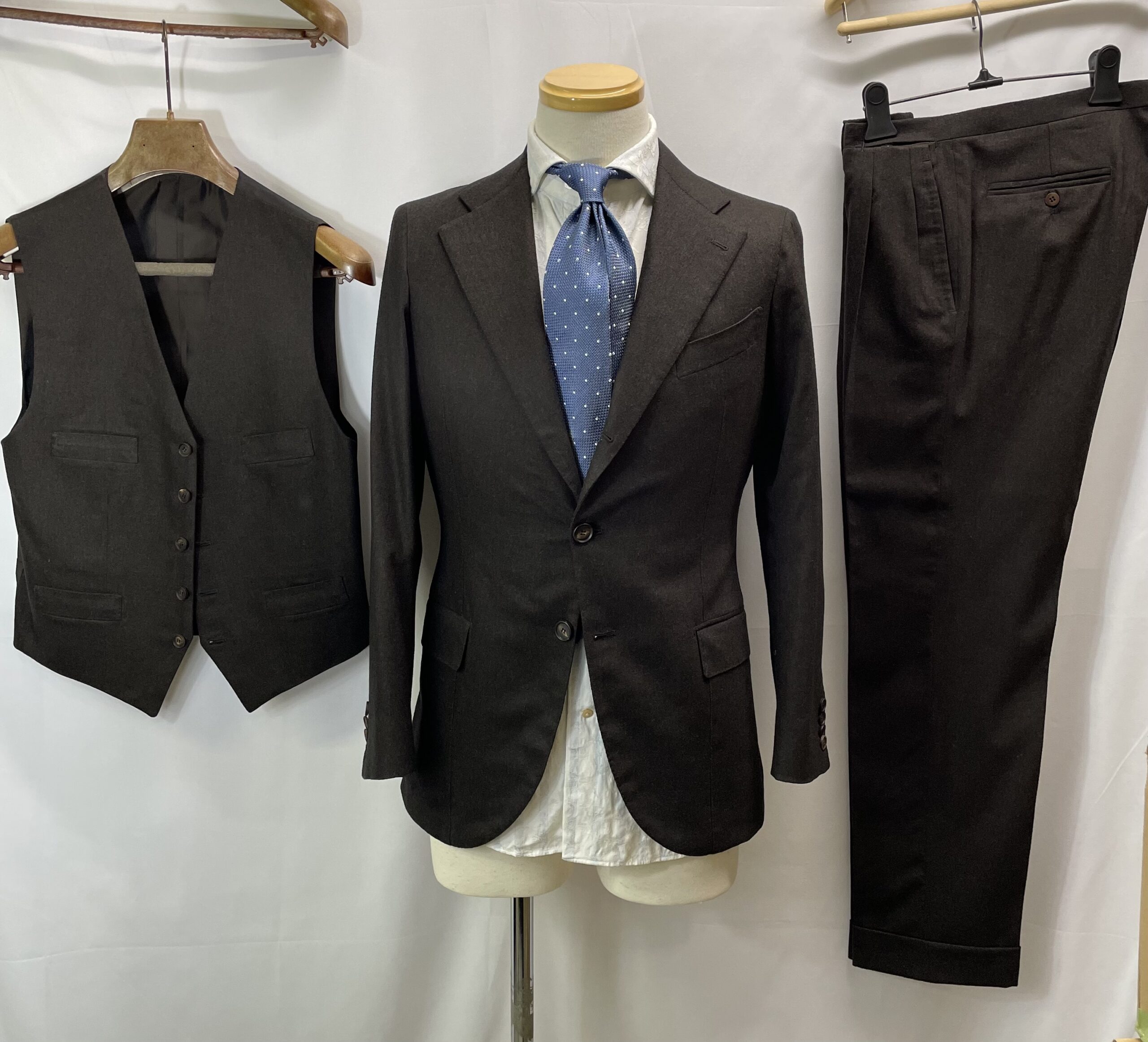 【Sartoria Formosa フォルモサ】最高峰ナポリ仕立て ビスポーク注文服 3Pスリーピース スーツ 42~44 濃茶色無地