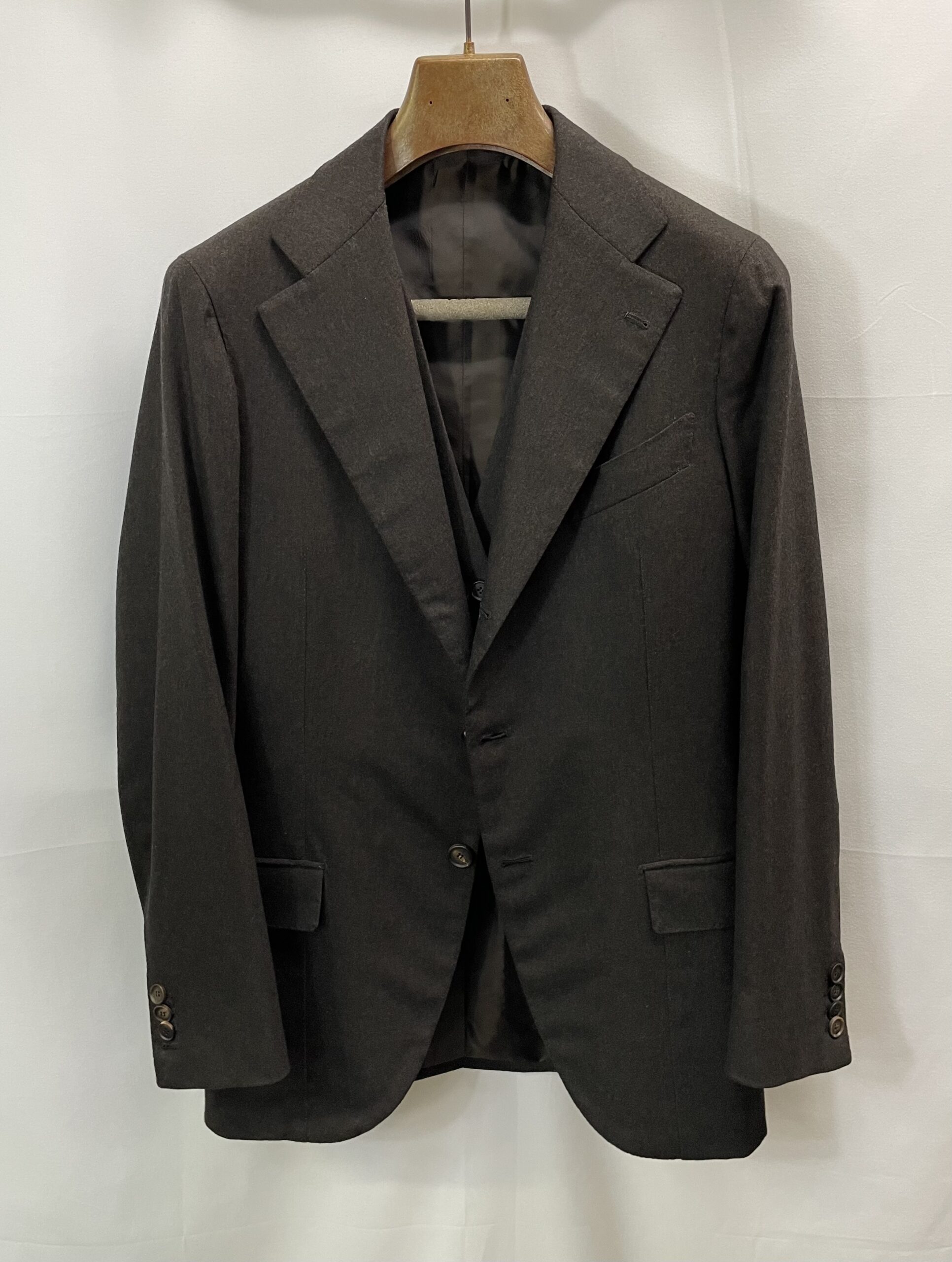 【Sartoria Formosa フォルモサ】最高峰ナポリ仕立て ビスポーク注文服 3Pスリーピース スーツ 42~44 濃茶色無地 - 画像 (4)