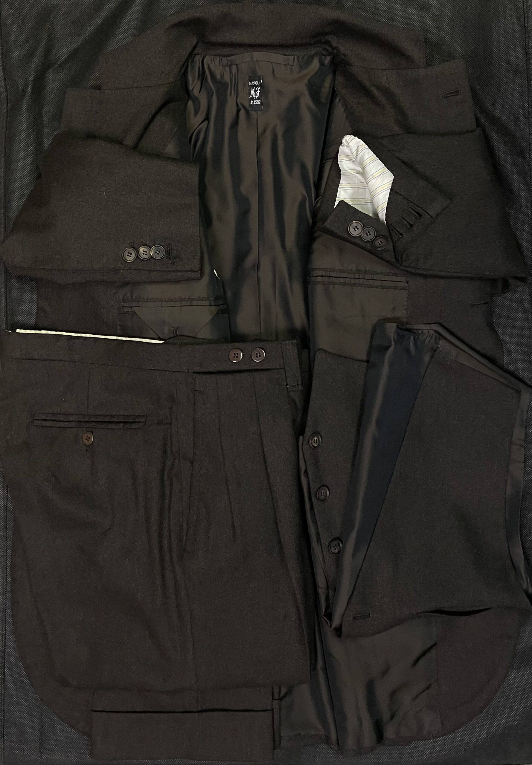 【Sartoria Formosa フォルモサ】最高峰ナポリ仕立て ビスポーク注文服 3Pスリーピース スーツ 42~44 濃茶色無地 - 画像 (5)