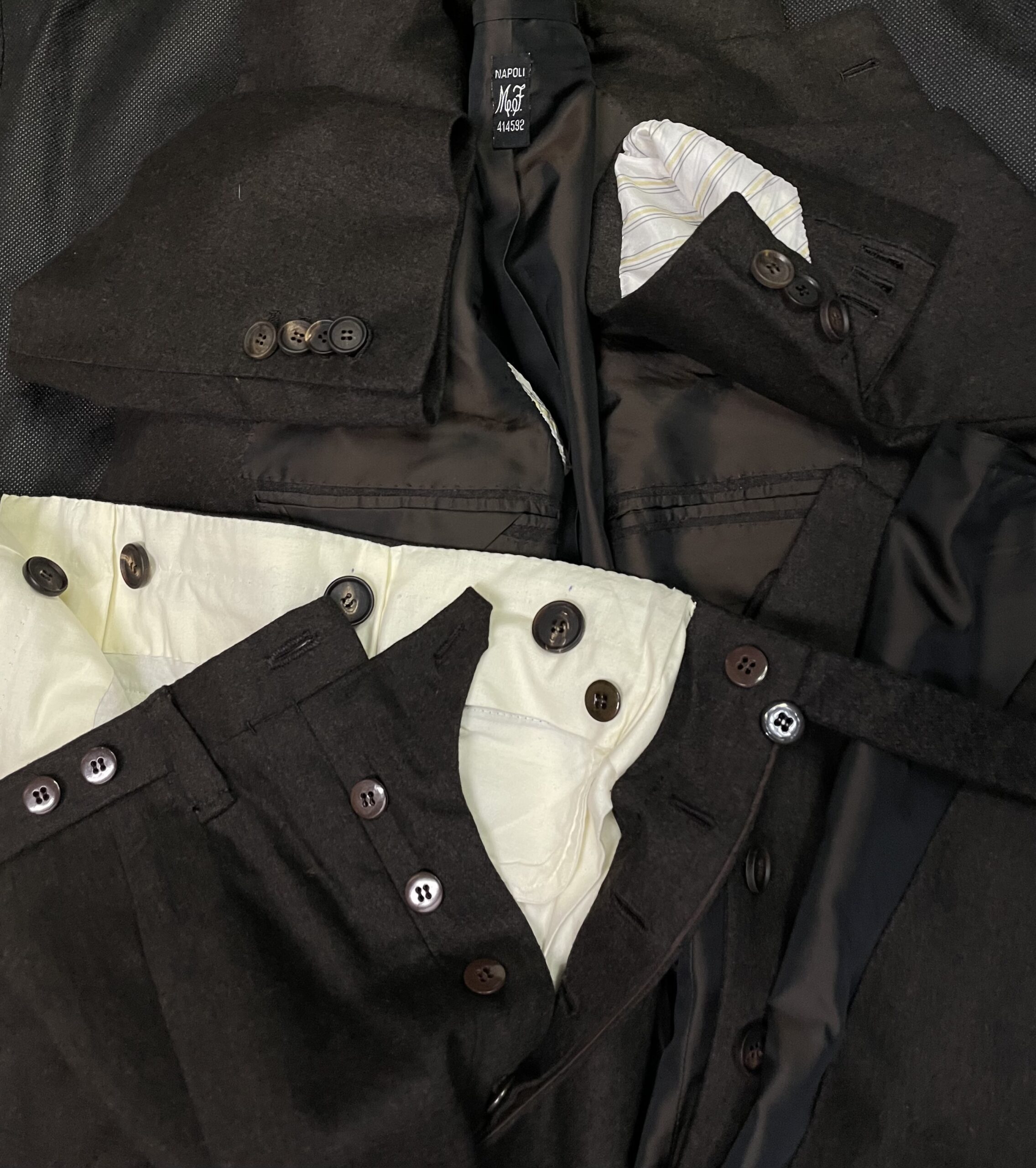 【Sartoria Formosa フォルモサ】最高峰ナポリ仕立て ビスポーク注文服 3Pスリーピース スーツ 42~44 濃茶色無地 - 画像 (6)