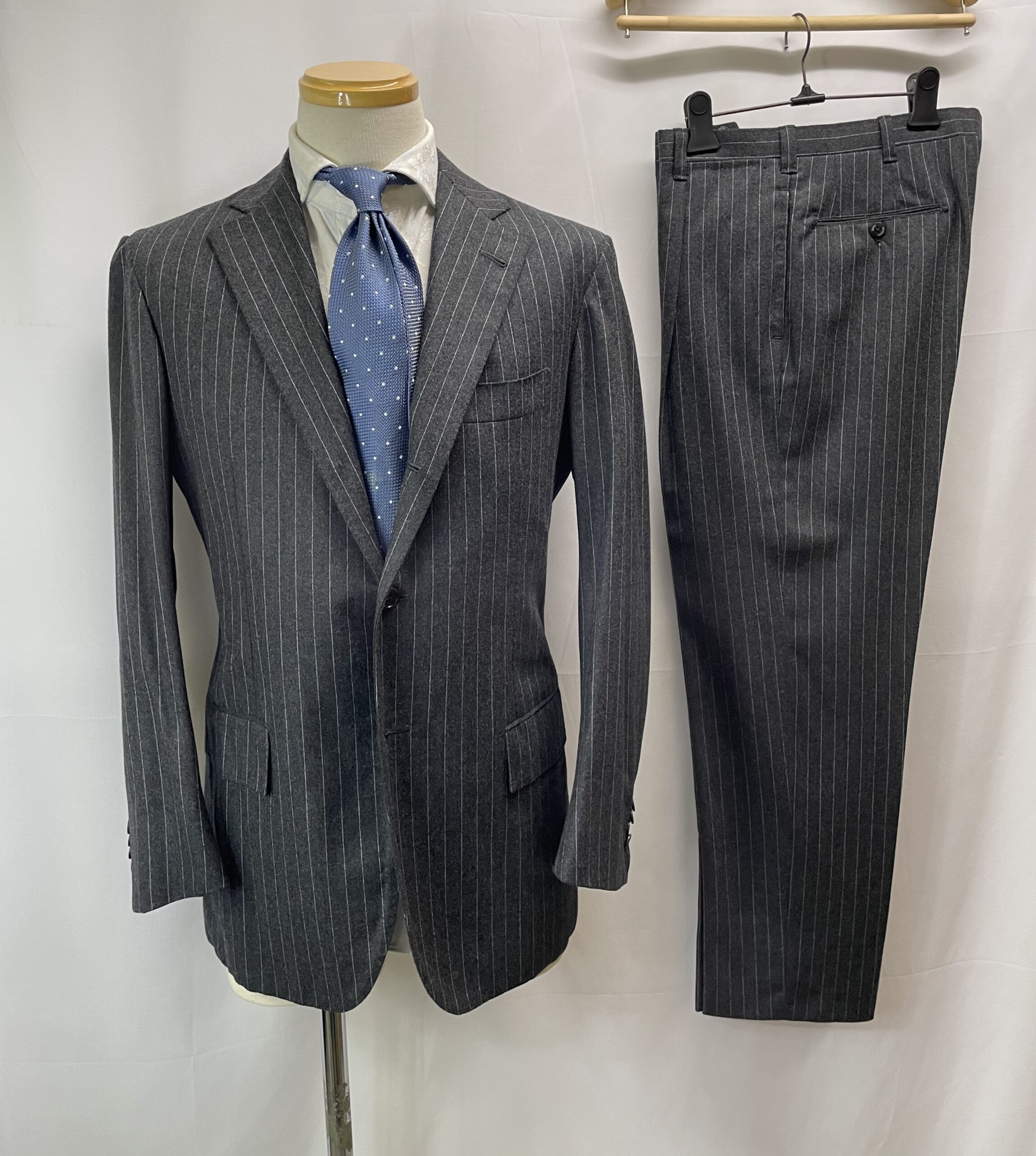 【SARTORIA SABINO サビーノ】手仕事ナポリ仕立て 秋冬向け ピンストライプ柄 グレースーツ 48{sold out thanks!}