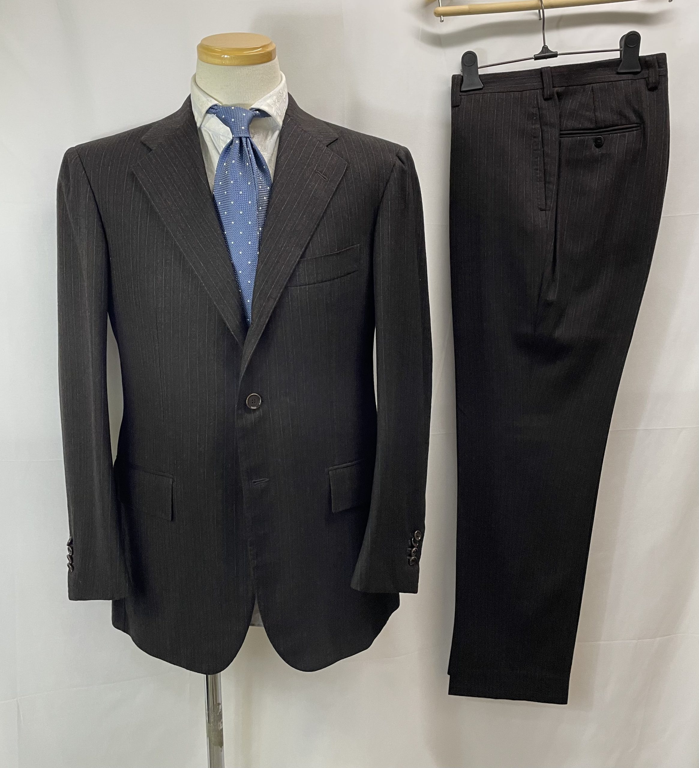 【Sartoria Attolini アットリーニ】秋冬向け カシミヤ混フラノウール 茶ストライプ柄ダークグレースーツ 48~50