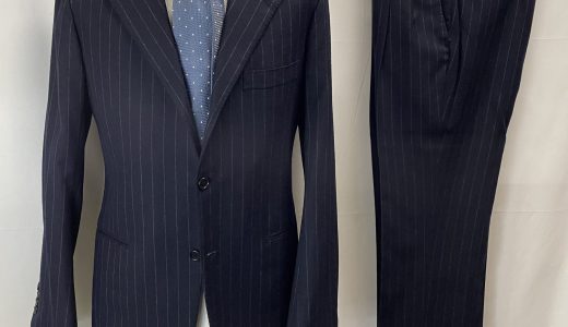 【Kiton キトン】秋冬春向け サキソニーウール 定番ストライプ柄ネイビースーツ 48 紺色