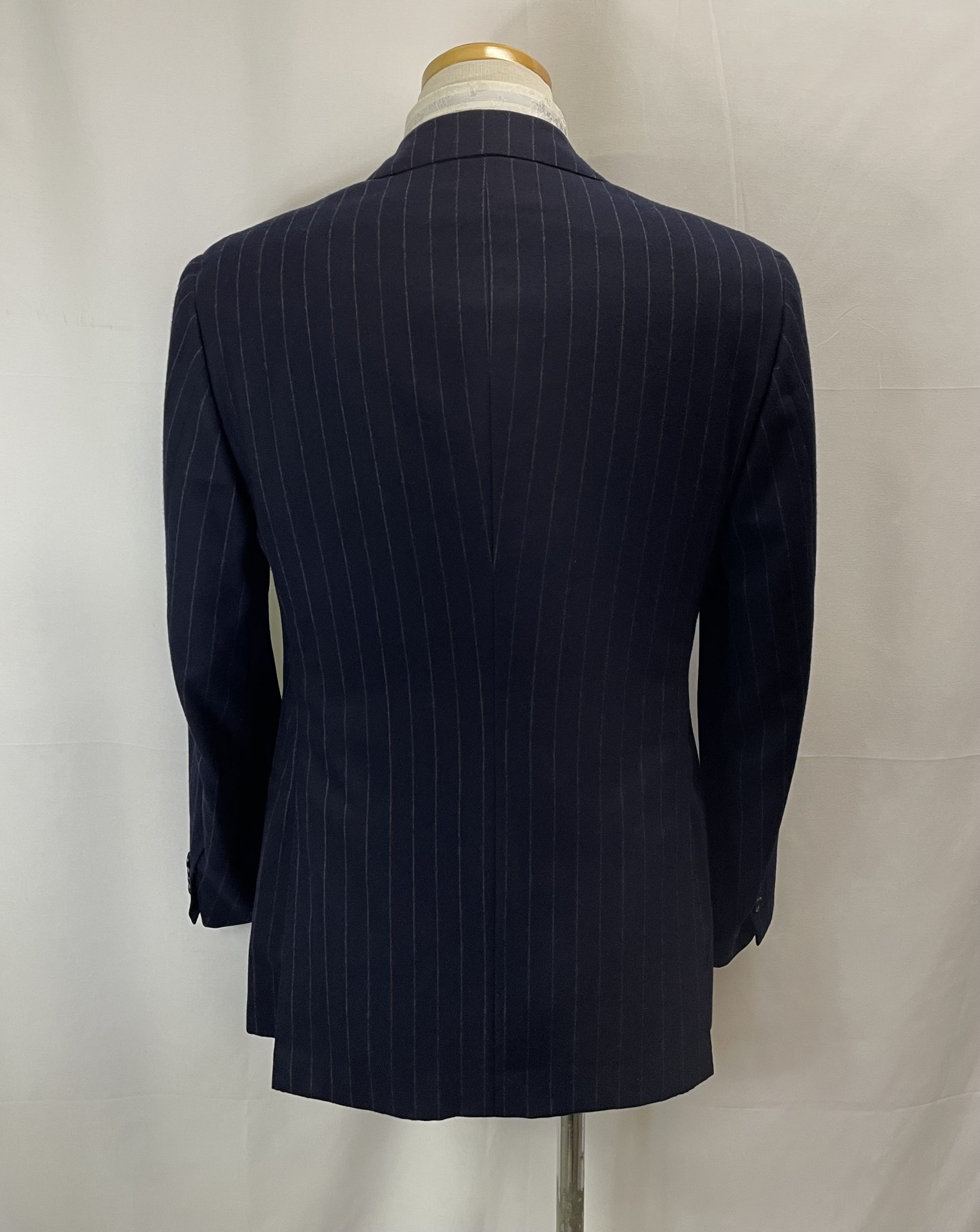 【Kiton キトン】秋冬春向け サキソニーウール 定番ストライプ柄ネイビースーツ 48 紺色 - 画像 (3)