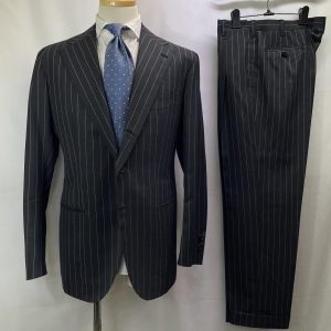 【Pirozzi ピロッツィ】ナポリ四天王サルト ビスポーク注文服 合い物 ストライプ柄ダークグレースーツ 52～54 濃灰色