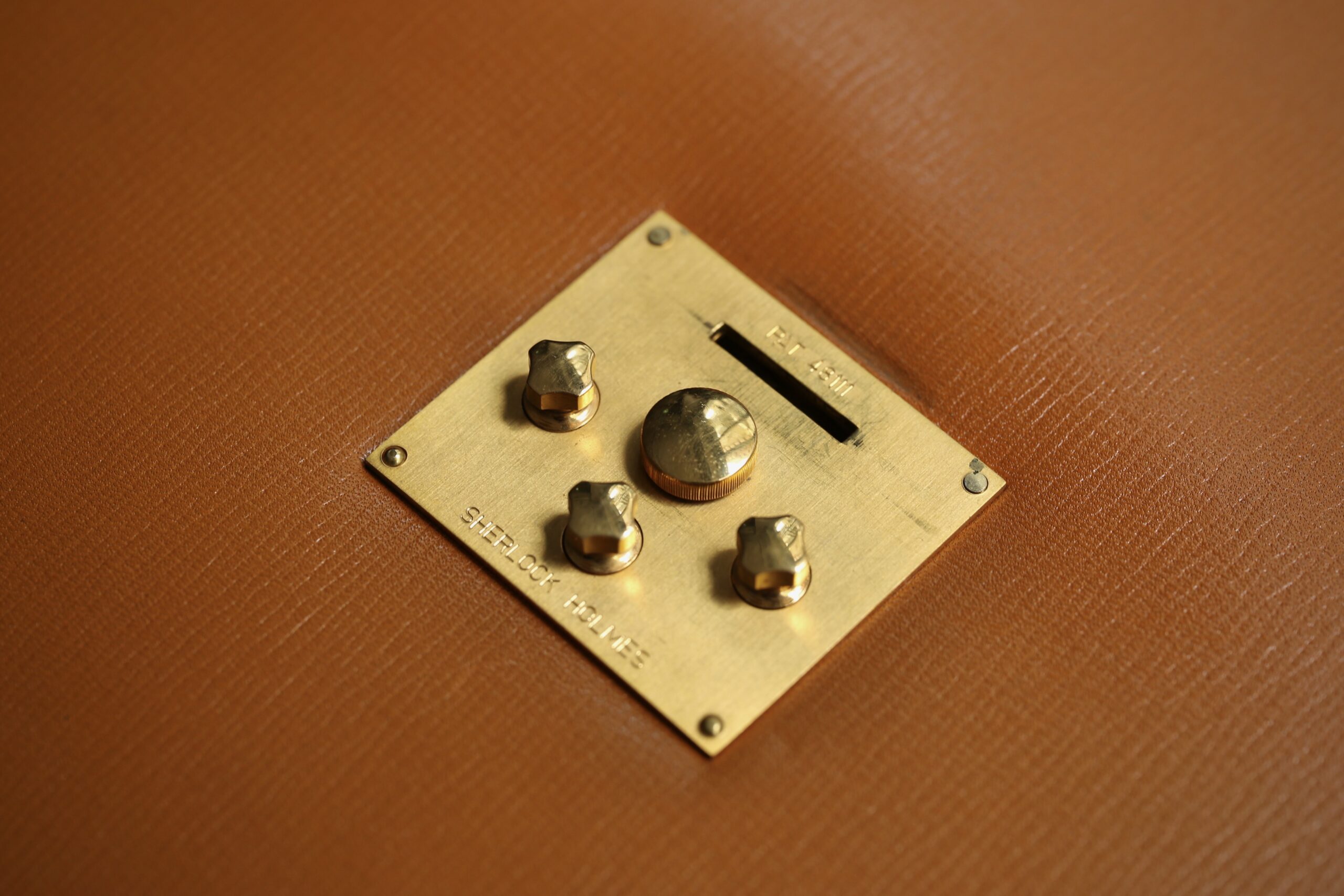 valextra ヴァレクストラ】名作シャーロックホームズキー 3室ブリーフ