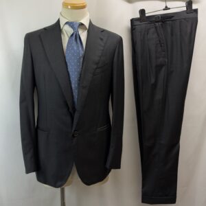 【Caracciolo カラッチオーロ】技巧ナポリ仕立てスミズーラ注文服 ダークグレースーツ 48~50